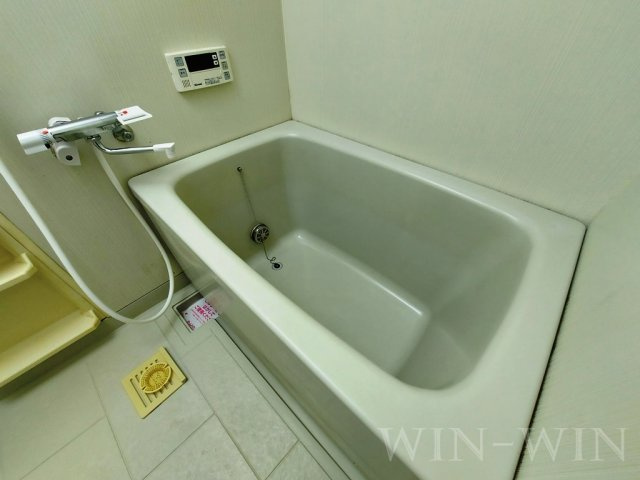 ルシード黒下の浴室