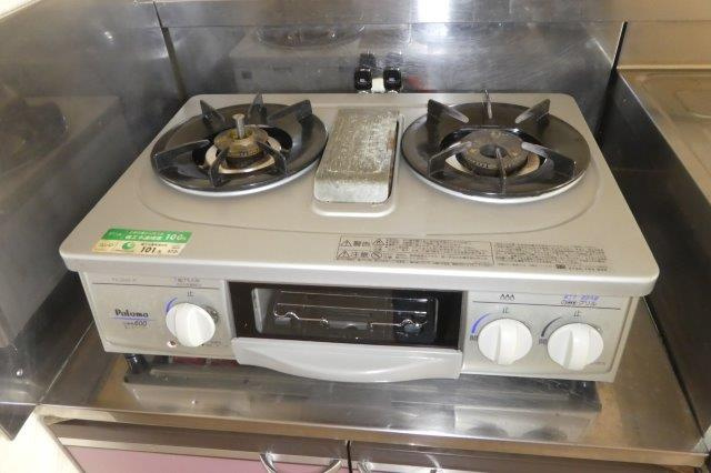 プレジール城の内ⅢＡのキッチン|2口ガスコンロ