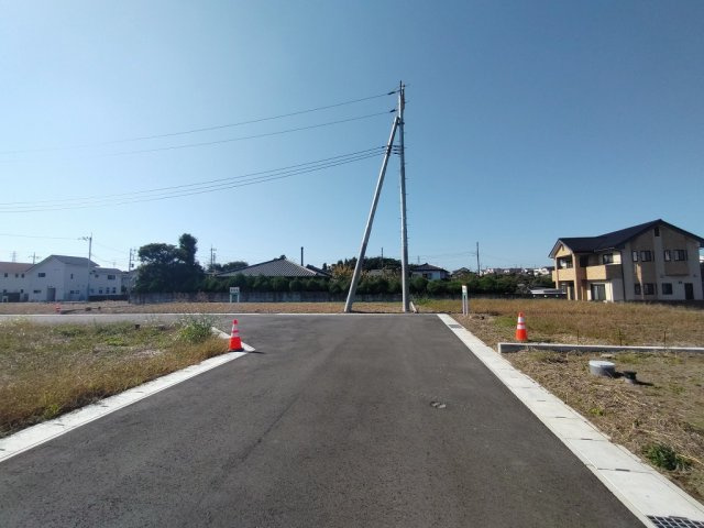 高崎市綿貫町売土地 2号地の前面道路含む現地写真