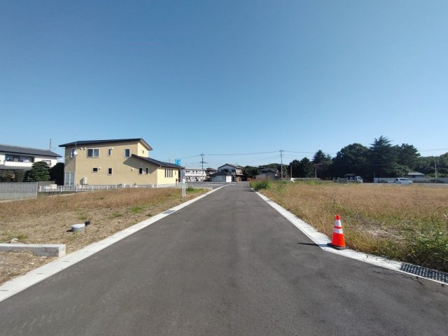 高崎市綿貫町売土地 2号地の前面道路含む現地写真