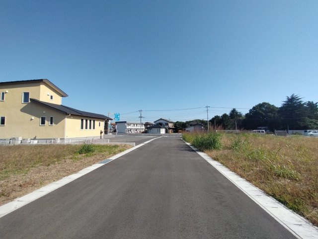 高崎市綿貫町売土地 2号地の前面道路含む現地写真