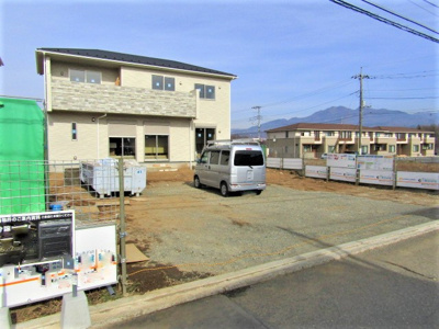 【駐車場】 | ブルーミングガーデン韮崎市藤井町北下條 | カースペースがあります