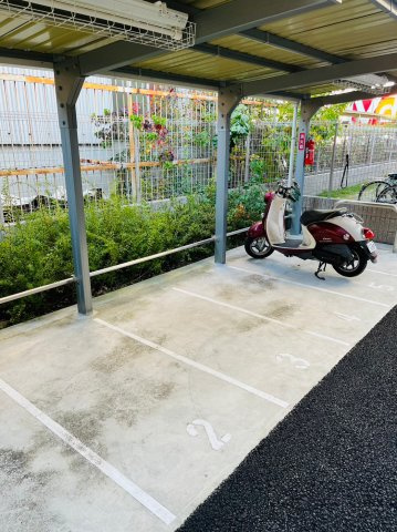 仲介手数料0！！エスリード名城公園の駐車場