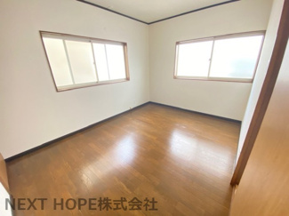 【洋室】 | 尼崎市昭和通 | 2階洋室です！二面採光の明るい室内です♪