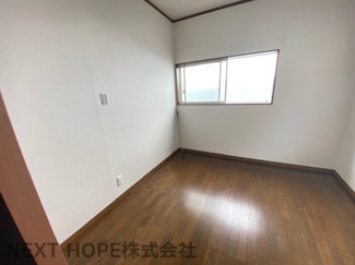 【洋室】 | 尼崎市昭和通 | 2階洋室4.5帖です♪こちらのお部屋の上部から屋根裏収納へ行けます！！