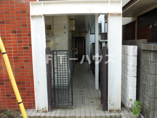 レオパレス津田沼第３のエントランス