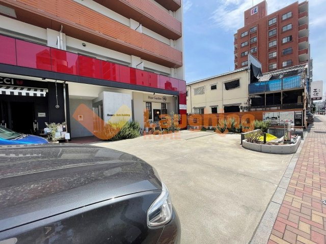 ボスコボブビルディングの駐車場