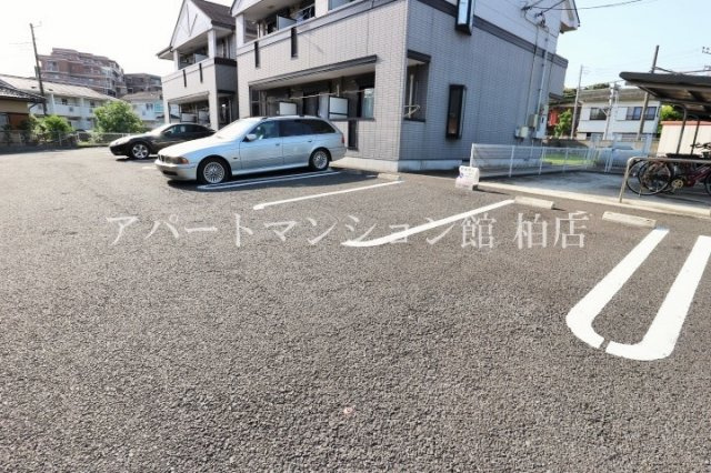 シャルマンⅡの駐車場