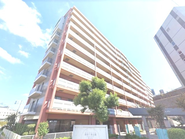 アンピール箱崎東Ⅱの外観|※弊社売主の物件！※【外観】南側外観写真です。敷地内駐車場あり。（※問い合わせ時に担当にご確認ください。）敷地内、近隣にもコインパーキングも多く、急な来客時にも安心ですね！