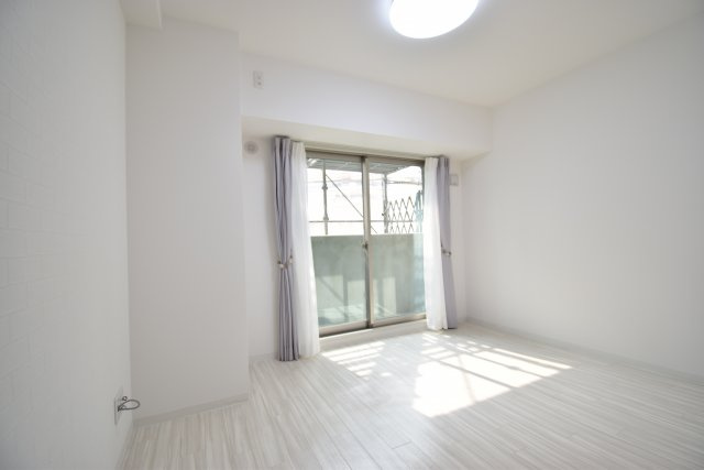 大阪市浪速区塩草３丁目の賃貸マンションの内装