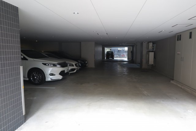 プレミスト堺筋本町ラディーナの駐車場