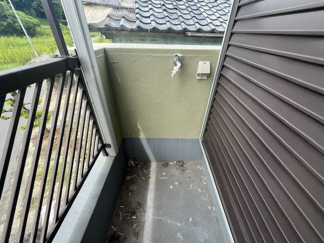 春木町貸家のバルコニー