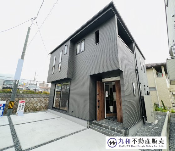 廿日市市本町　新築一戸建て（全5棟）の外観|縦列ですが２台駐車可能です
