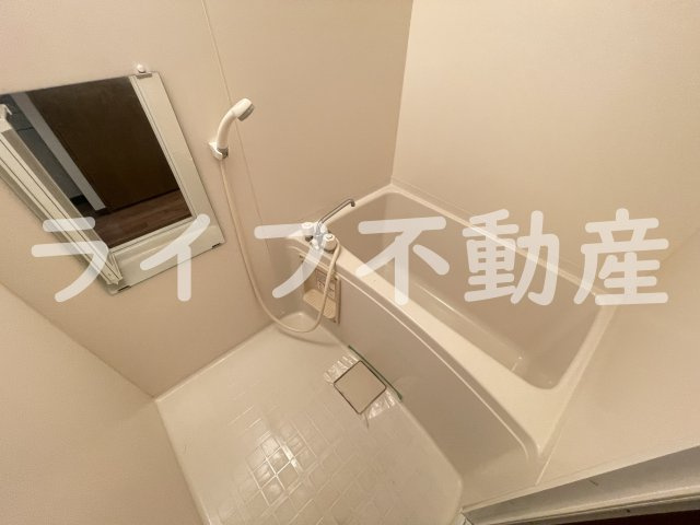 ハイツレバランスの浴室