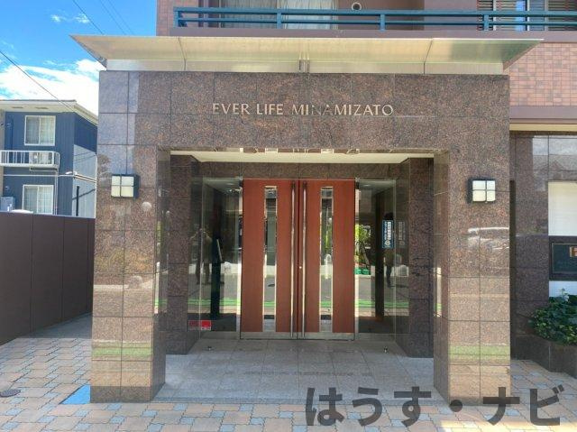 エバーライフ南里のエントランス|落ち着いたエントランスです☆