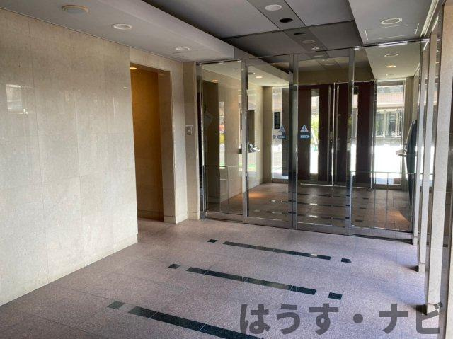 エバーライフ南里のエントランス|落ち着いたエントランスです