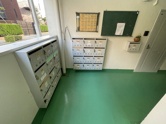 鳴尾コーポのエントランス