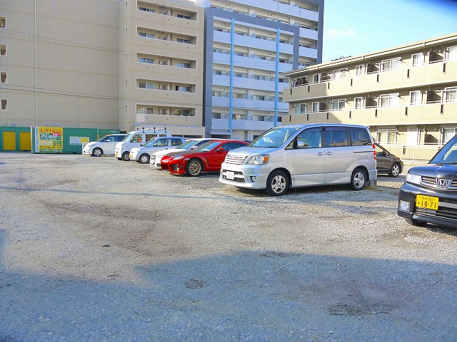 アイリスモータープール青野町の駐車場