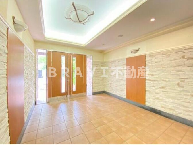 CITY SPIRE心斎橋EAST（シティスパイアシンサイバシイースト）　BRAVI不動産のエントランス|【CITY SPIRE心斎橋EAST】落ち着いたエントランスです