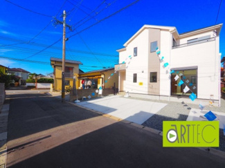 【前面道路含む現地写真】 | 【前面道路】
前面道路は毎日の駐車の出し入れで大事なポイントです！
車種によっても便利・不便がありますのでご確認ください♪