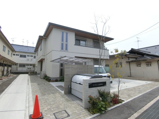 シャーメゾン　アンビエラ