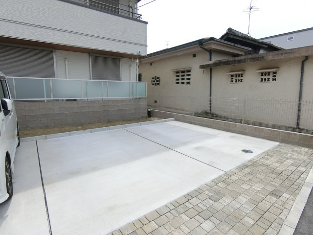 シャーメゾン　アンビエラの駐車場