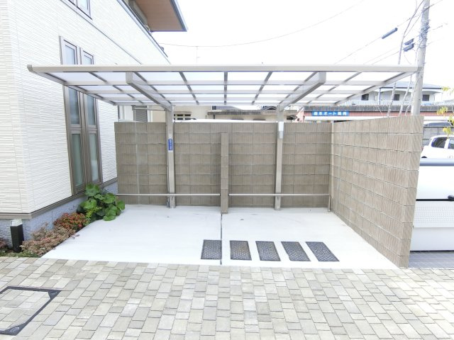 シャーメゾン　アンビエラの駐車場