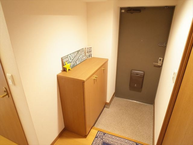 【玄関】 | 収納もある玄関です