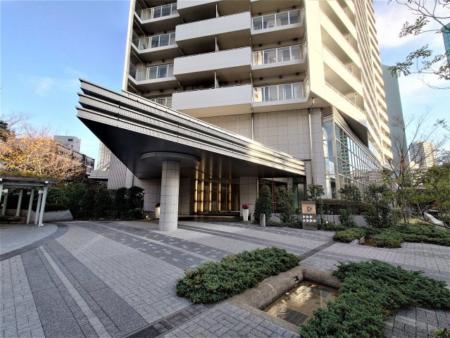 キャピタルマークタワーのエントランス|キャピタルエントランス前