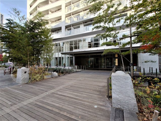 キャピタルマークタワーのエントランス|グランドエントランス前