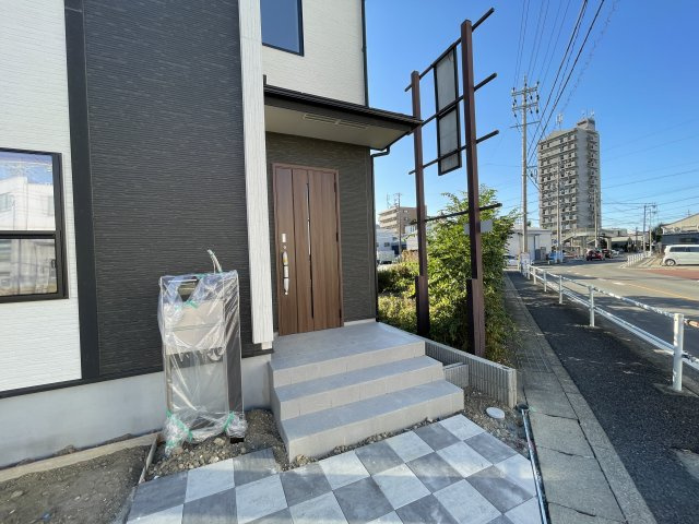 守山区元郷1丁目 全3棟 1号棟＜仲介手数料無料＞大森小・大森中　新築一戸建ての前面道路含む現地写真|撮影
社長の村田です！
自らプレイヤーとして営業しています
長年の経験と実績から皆様により良いマイホーム購入のご提案をいたします。
住宅ローンの不安や購入後の不安等何でもご相談ください。