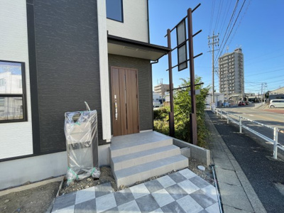 【前面道路含む現地写真】 | 守山区元郷1丁目 全3棟 1号棟＜仲介手数料無料＞大森小・大森中　新築一戸建て | 撮影
社長の村田です！
自らプレイヤーとして営業しています
長年の経験と実績から皆様により良いマイホーム購入のご提案をいたします。
住宅ローンの不安や購入後の不安等何でもご相談ください。