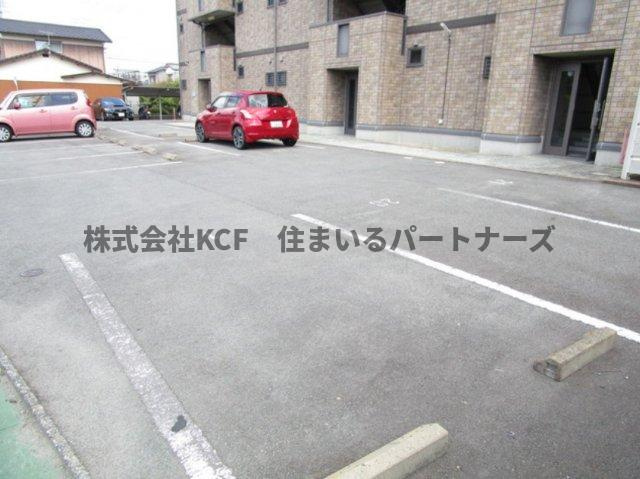 ビィーブルボナールの駐車場|車をお持ちの方に嬉しい駐車場付きの物件です