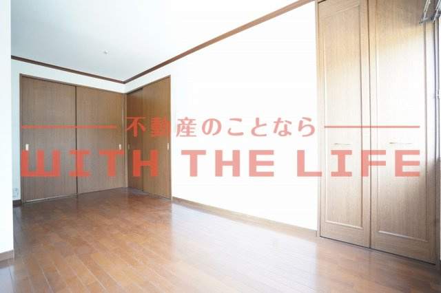 フォーサム・コガ【キャッシュバック対象物件】の居間・リビング|ゆったりとした居間です