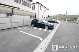 【駐車場】