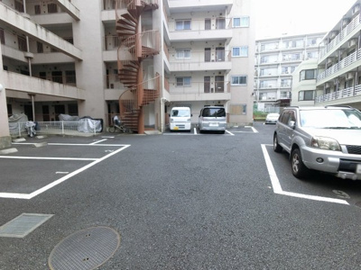 【駐車場】 | 根岸台ハイツ  | 平置き駐車場です。