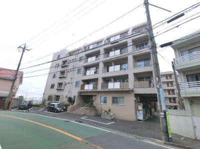 【外観】 | 根岸台ハイツ  | 総戸数５３戸、昭和４６年１１月築、管理人は日勤勤務につき管理体制良好です♪