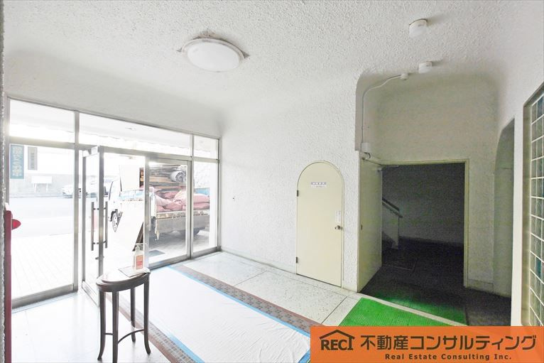 シャトー野崎の駐車場
