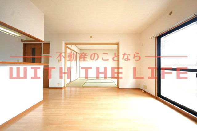 ルミエール合川【キャッシュバック対象物件】の内装|明るい室内です