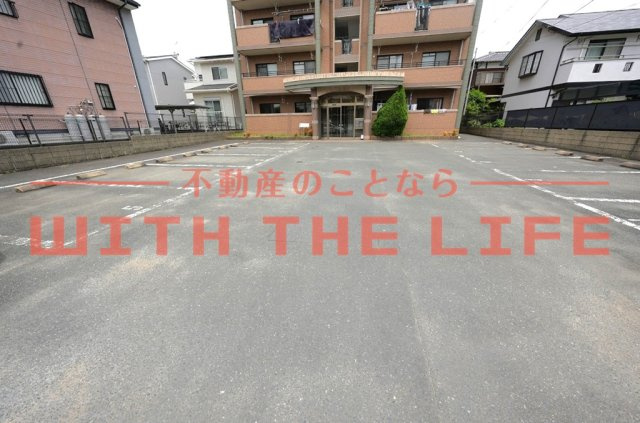 ルミエール合川【キャッシュバック対象物件】の駐車場|駐車スペースもあります