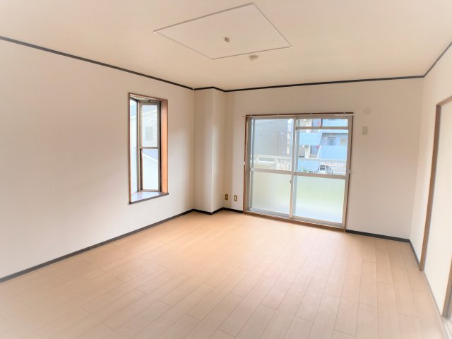 ブルージュ名和の玄関
