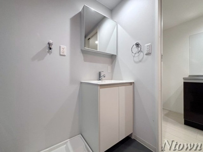 【独立洗面台】 | アーバンレックス中村公園 | 朝の支度にも助かる、独立の洗髪洗面化粧台