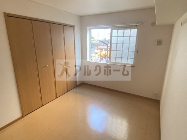 エレガンテフィオーレの洋室