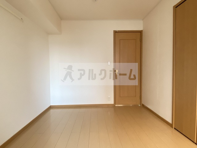 エレガンテフィオーレの洋室