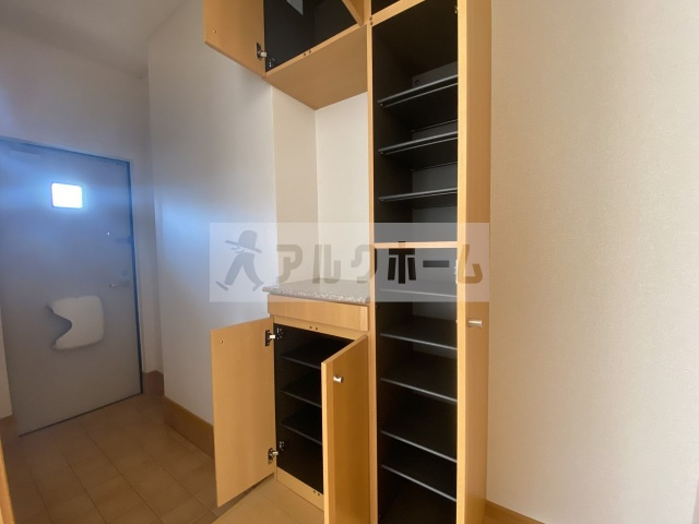 エレガンテフィオーレの玄関