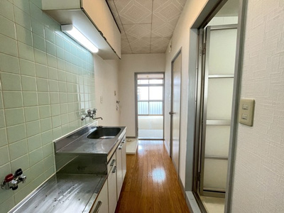 【展望】 | サンビュー | 玄関から室内への景観です！キッチンの奥に和室6帖のお部屋があります♪