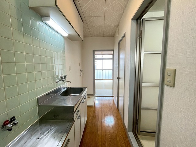 【展望】 | サンビュー | 玄関から室内への景観です！キッチンの奥に和室6帖のお部屋があります♪