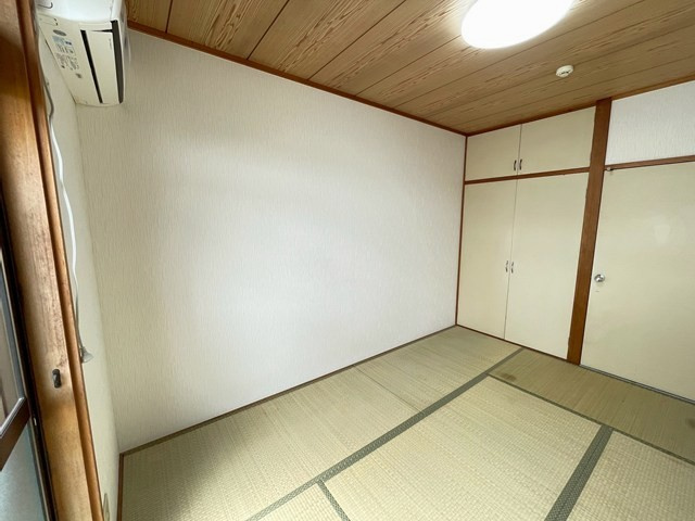 【寝室】 | サンビュー | 南西向き和室6帖☆クローゼットがあります♪お洋服の多い方もお部屋が片付いて快適に過ごせますね♪
