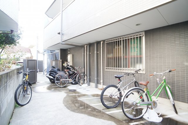 アクア ヴリーズBの駐車場|駐輪場あり(無料)♪