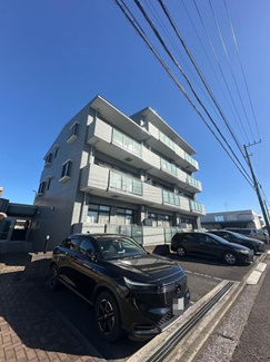 【外観】 | 2沿線利用可能な「センター北」駅まで徒歩8分！鉄筋コンクリートの4階建てマンションです♪通勤通学はもちろん、お買い物やお出かけにもGood☆
